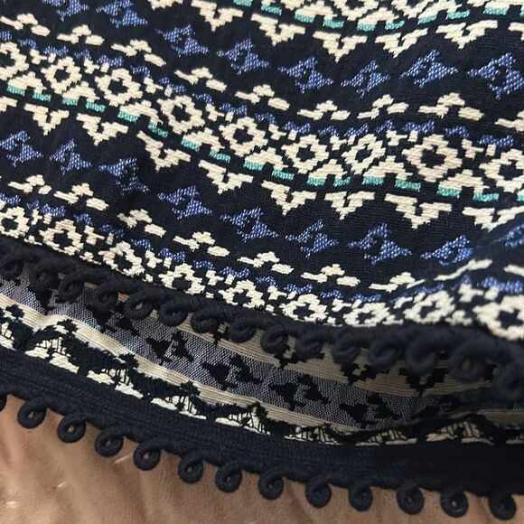 The Limited Blue and White Patterned Shorts size 2 - Picture 5 of 7